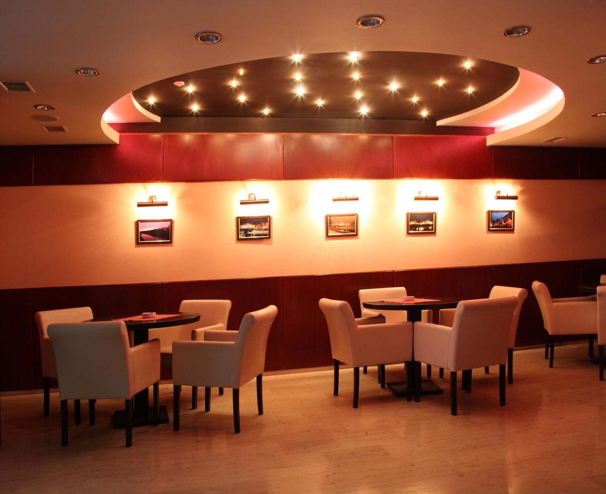 Hotel Praha Użhorod Zewnętrze zdjęcie
