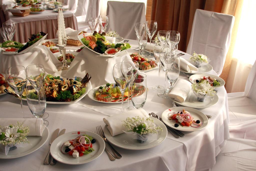 Hotel Praha Użhorod Zewnętrze zdjęcie