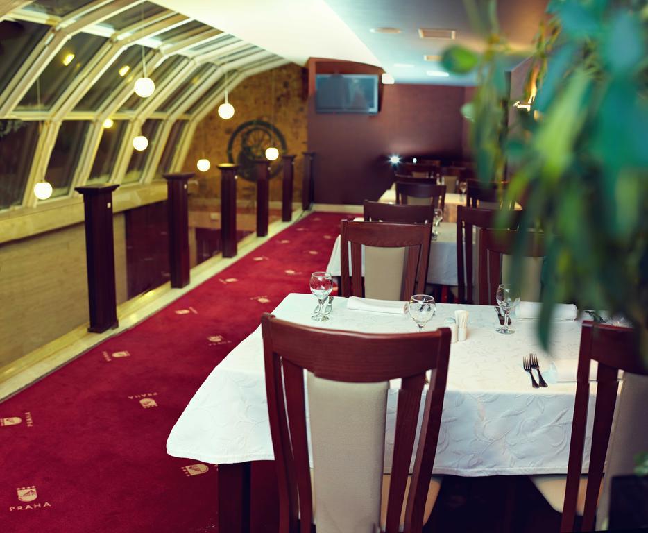 Hotel Praha Użhorod Zewnętrze zdjęcie