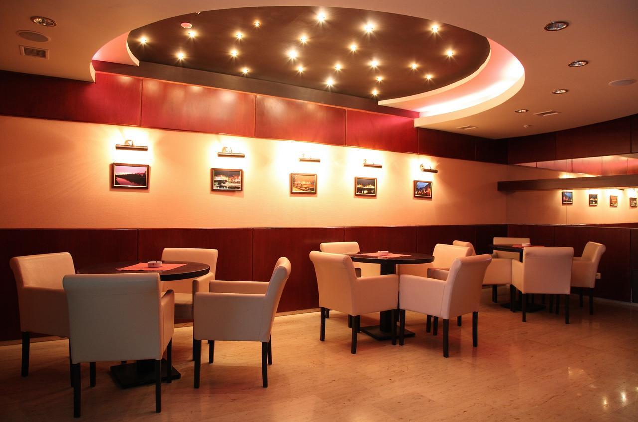 Hotel Praha Użhorod Zewnętrze zdjęcie