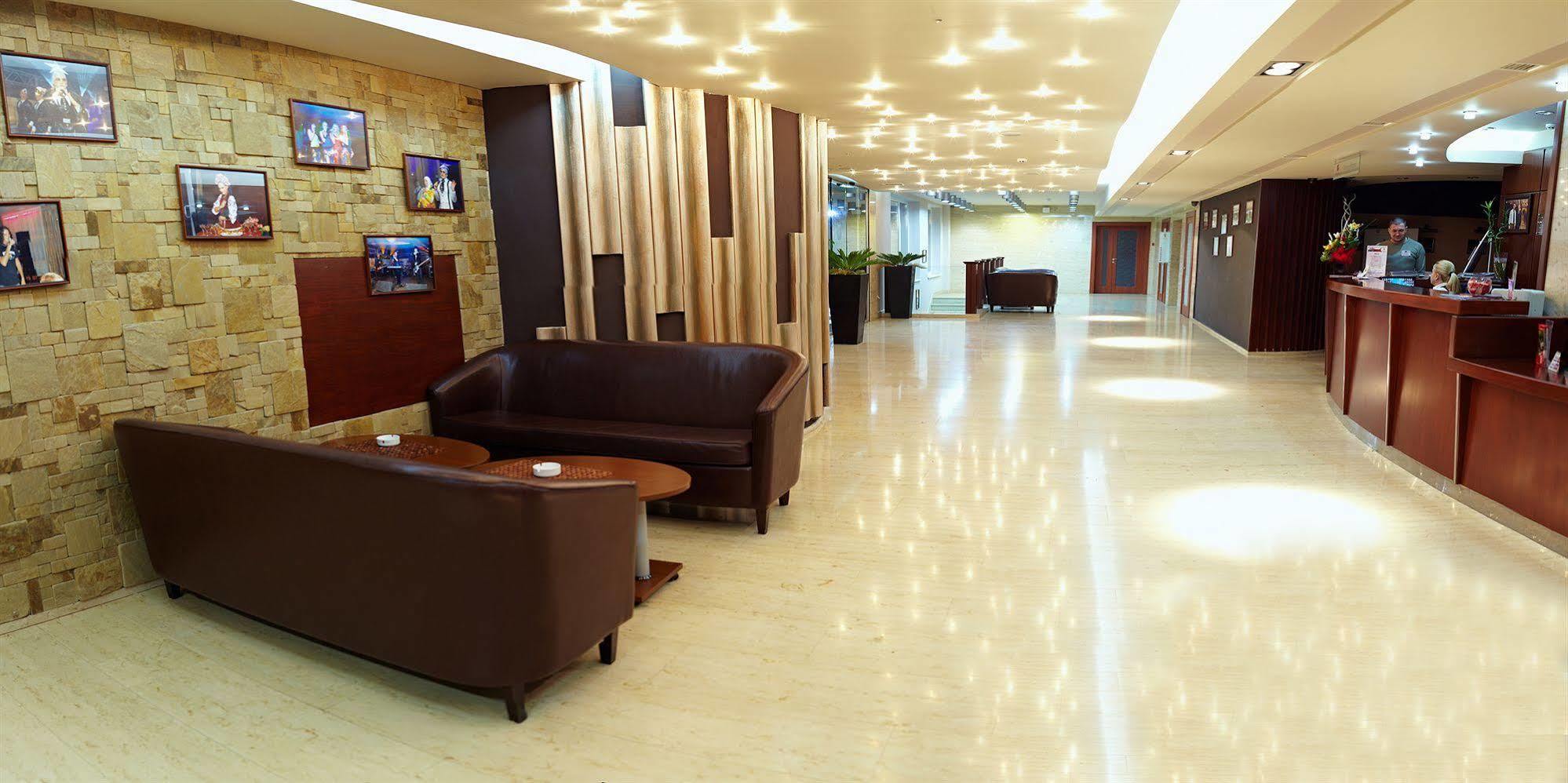 Hotel Praha Użhorod Zewnętrze zdjęcie