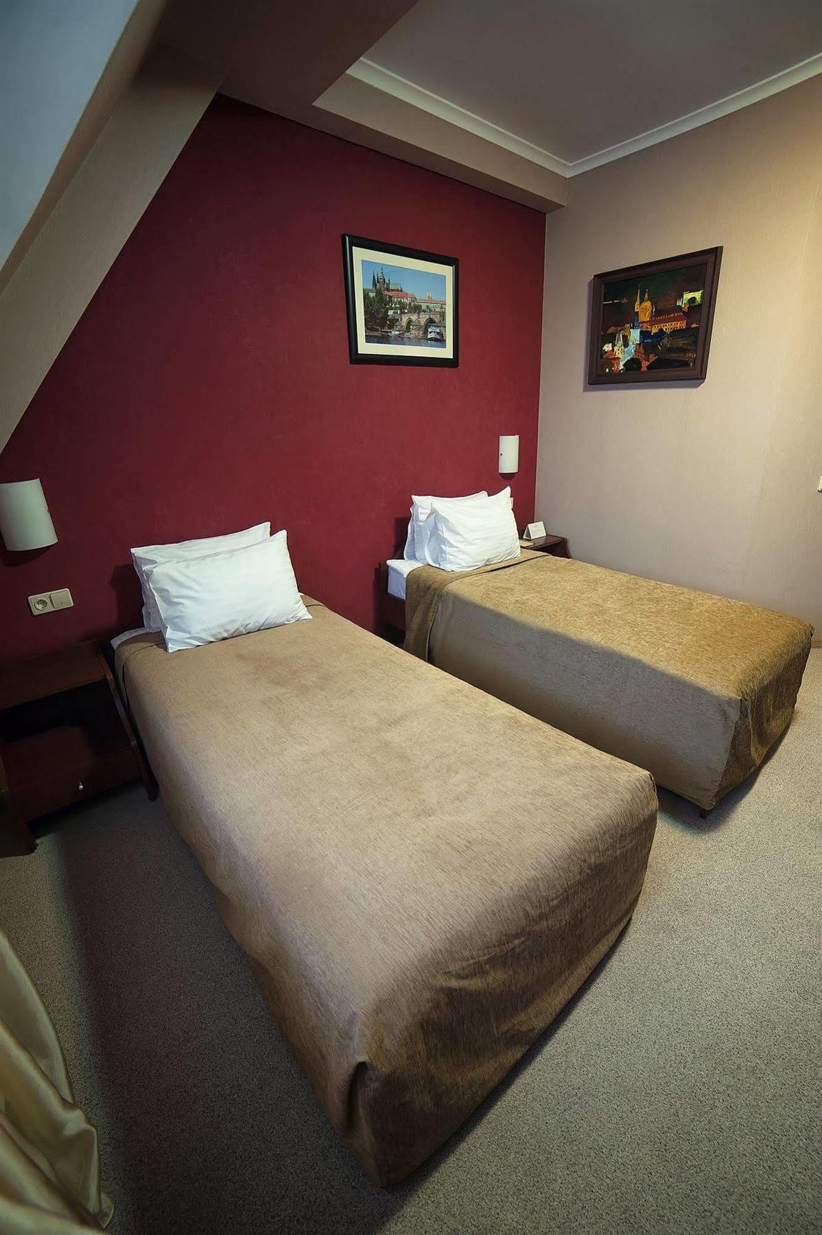 Hotel Praha Użhorod Zewnętrze zdjęcie