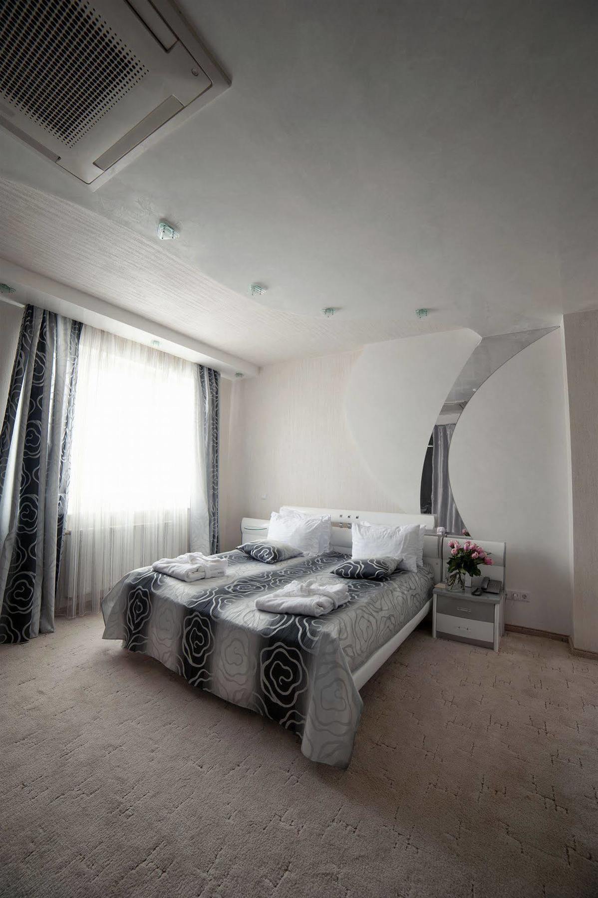 Hotel Praha Użhorod Zewnętrze zdjęcie