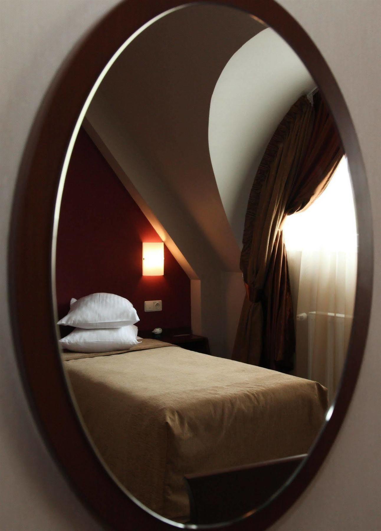 Hotel Praha Użhorod Zewnętrze zdjęcie