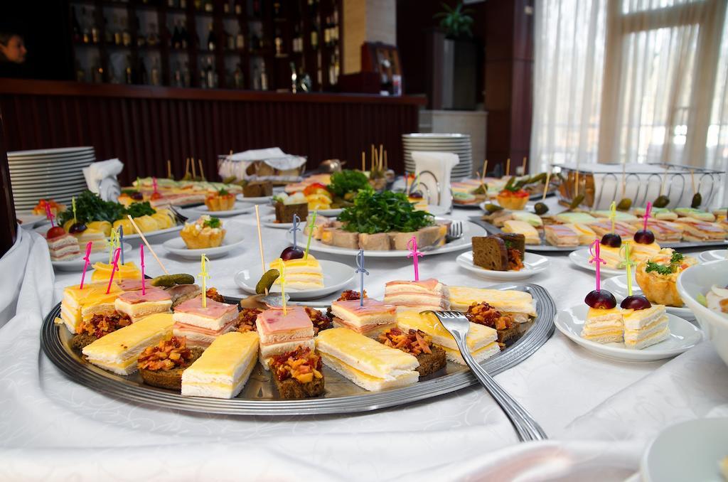 Hotel Praha Użhorod Zewnętrze zdjęcie