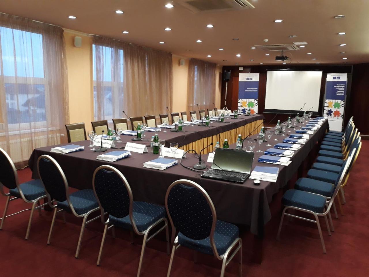Hotel Praha Użhorod Zewnętrze zdjęcie